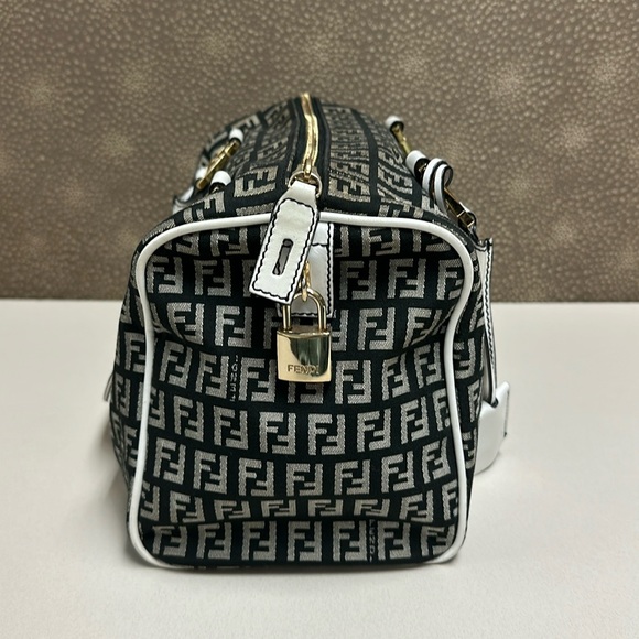 🔥🔥🔥Authentic Fendi Zucca Leather Trim Boston Satchel Handbag - Picture 5 of 16